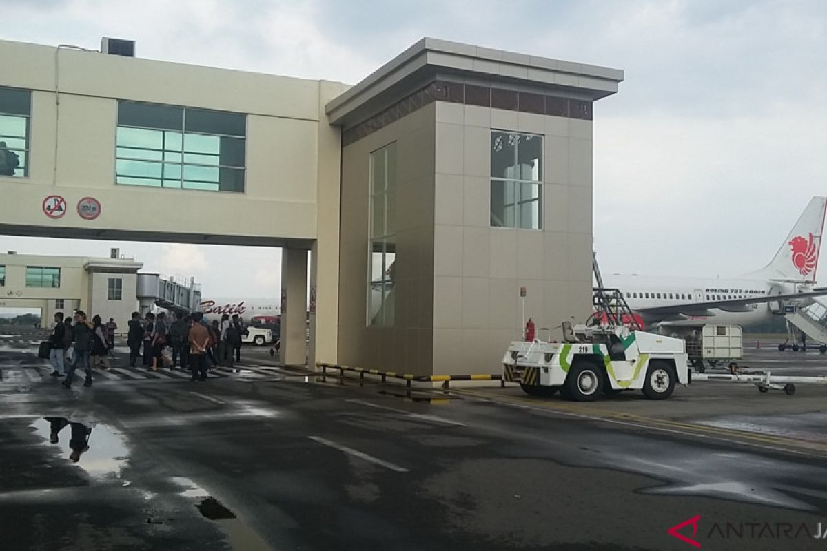 Jumlah penumpang via Bandara Adi Soemarmo turun