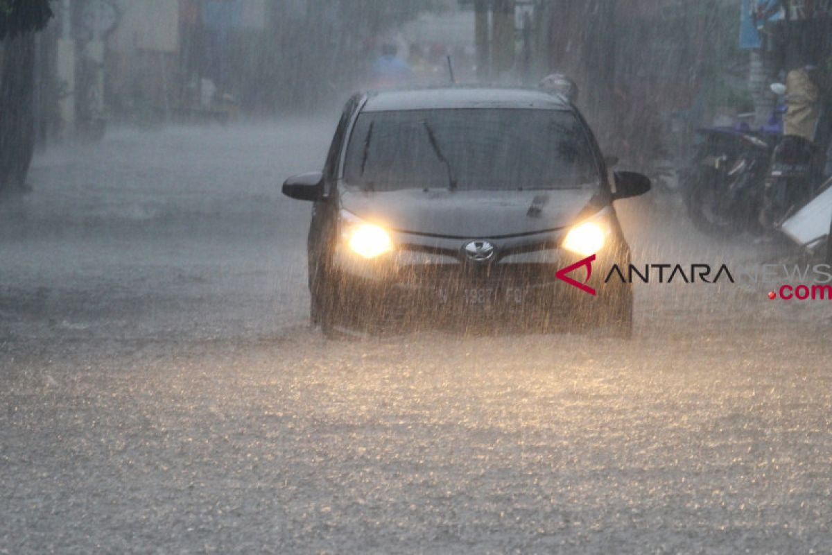 Sejumlah ruas jalan di Kabupaten Malang terendam banjir