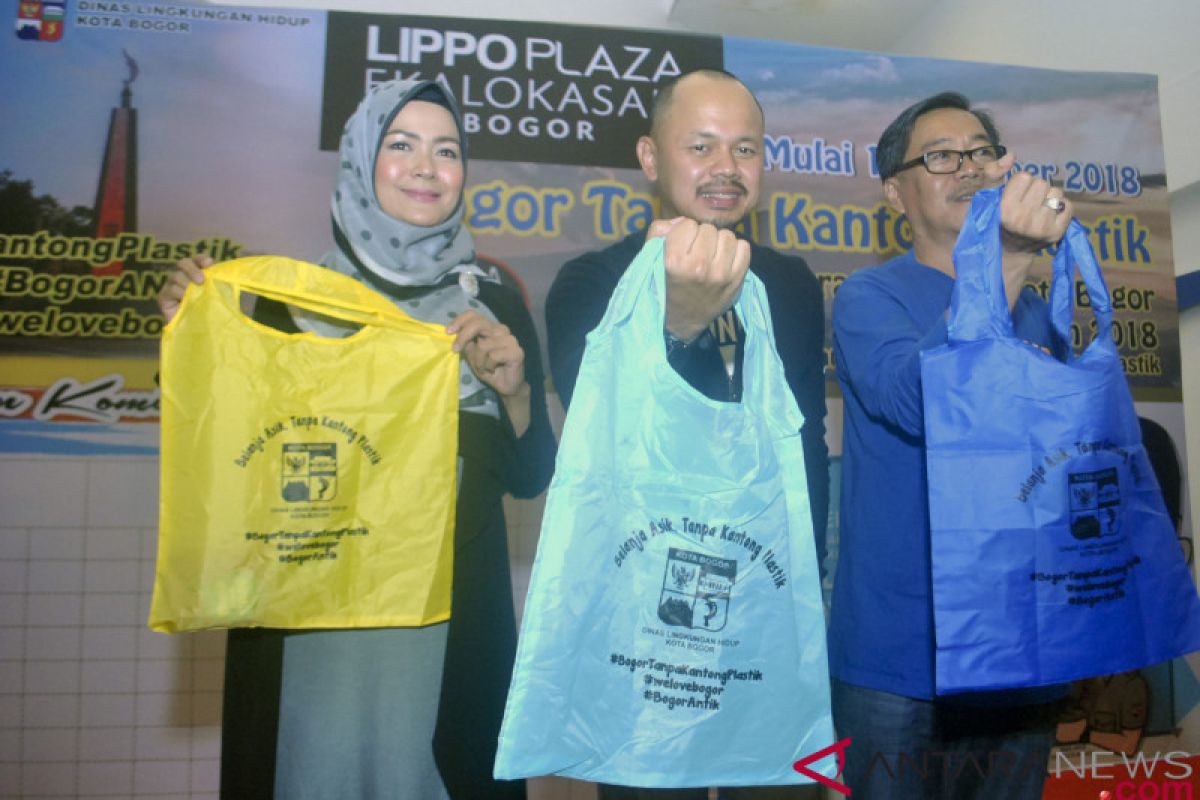 Kota Bogor resmi larang kantong plastik