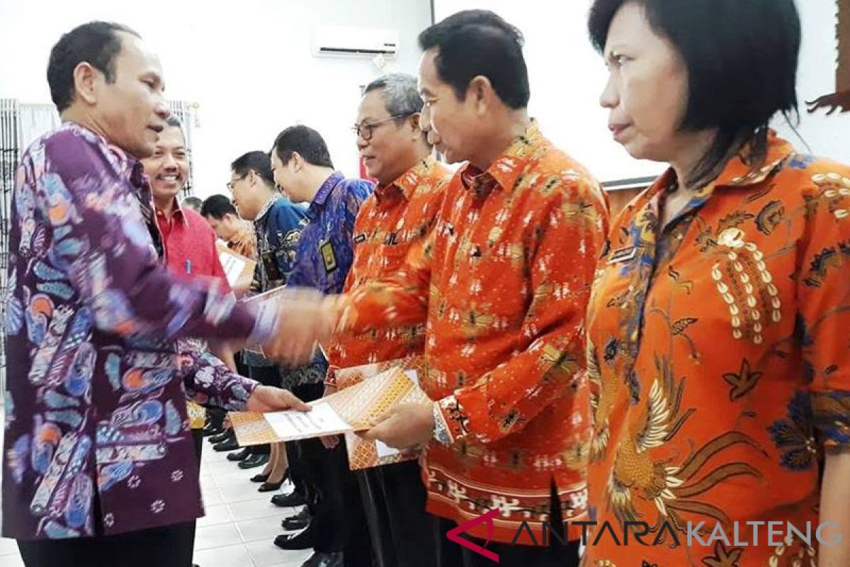 Bupati Gumas serahkan DIPA 2019 ke Satker dan SOPD