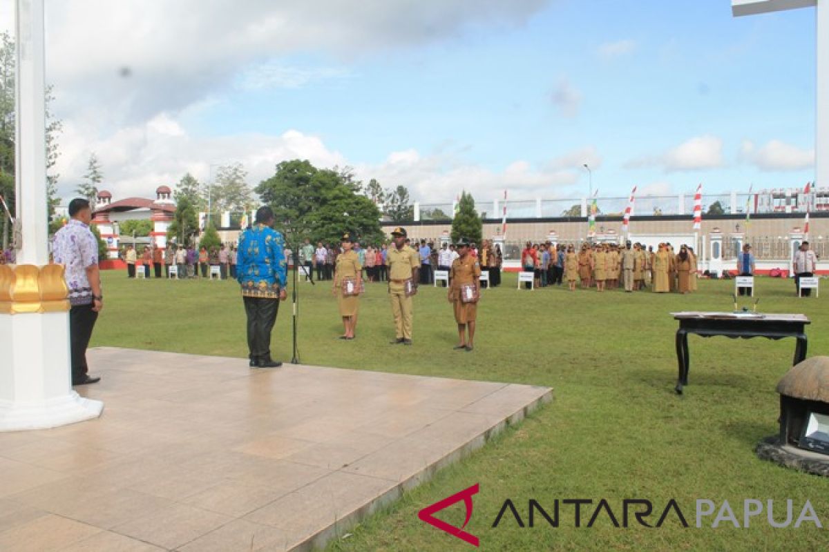 Pemkab Jayawijaya serahkan SK pengangkatan 61 ASN baru