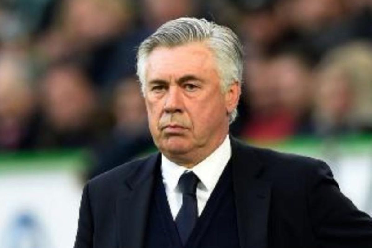 Ancelotti tidak setuju, Napoli perintahkan tim 