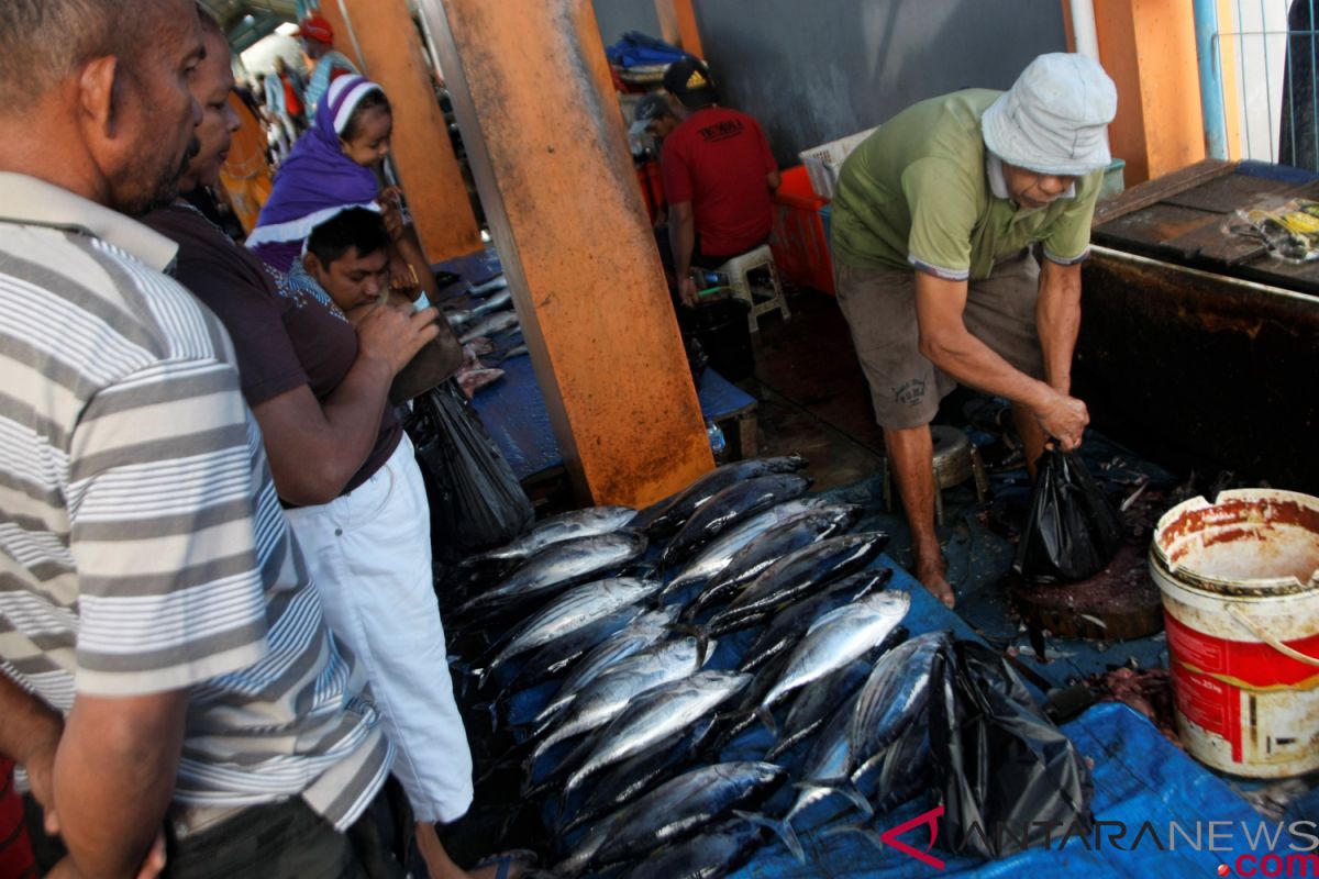 Turun, pasokan ikan segar di pasar tradisional