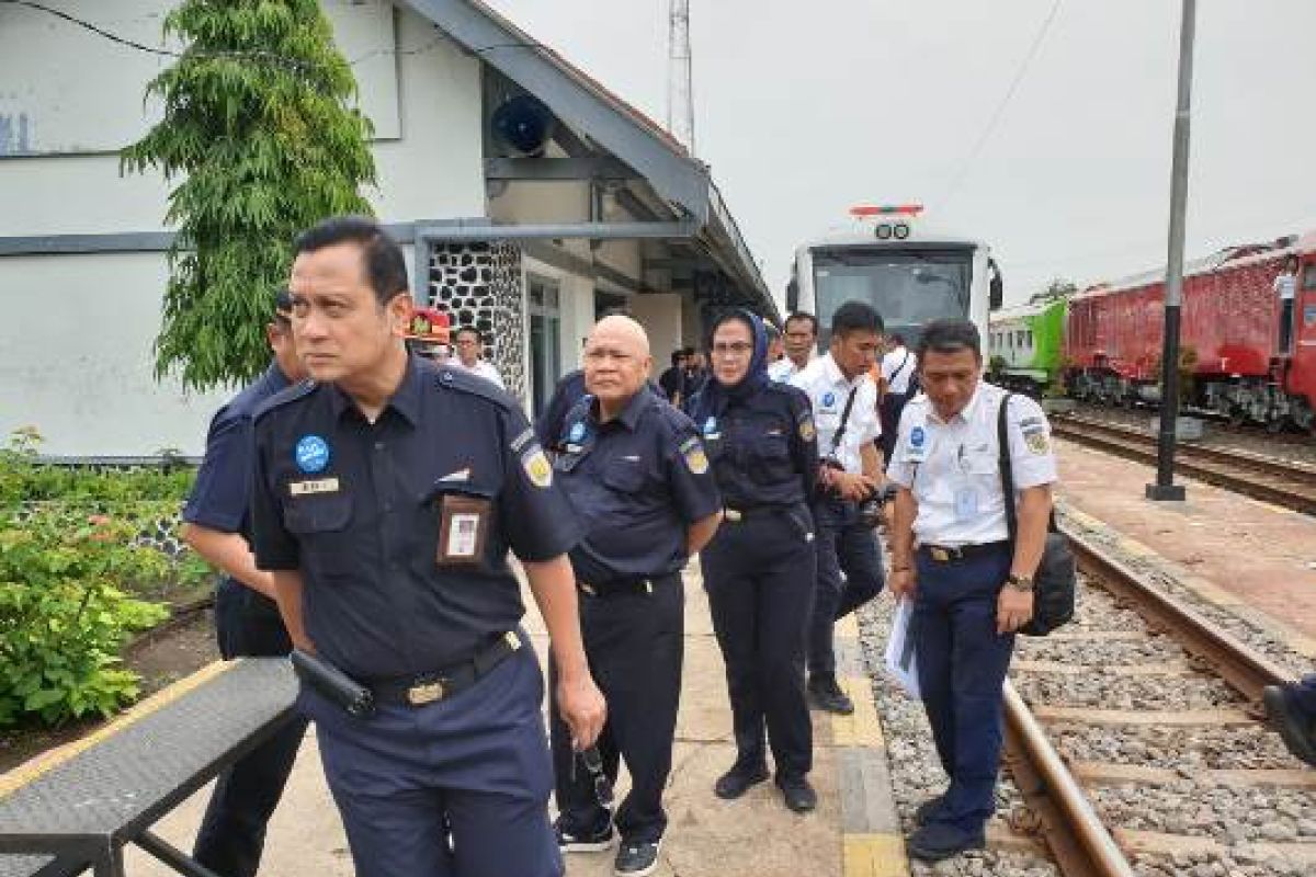 Dirut KAI Periksa Lintasan di Daop Madiun Hadapi Nataru