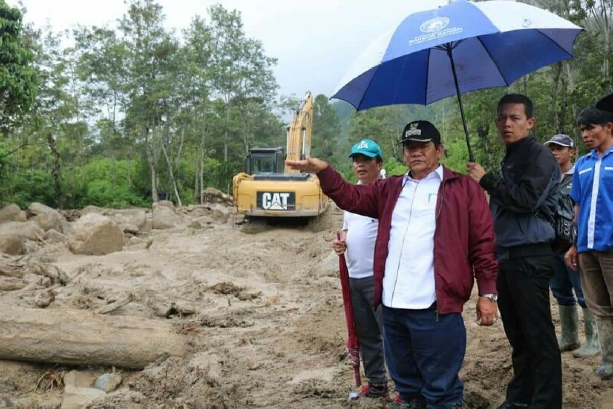 Pembenahan terdampak longsor di Samosir