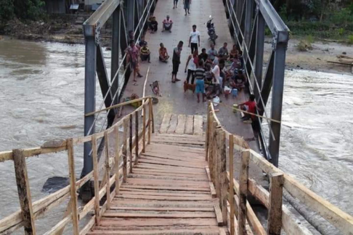 Ini akses darurat penghubung desa di Pahae Jae pasca jembatan ambrol