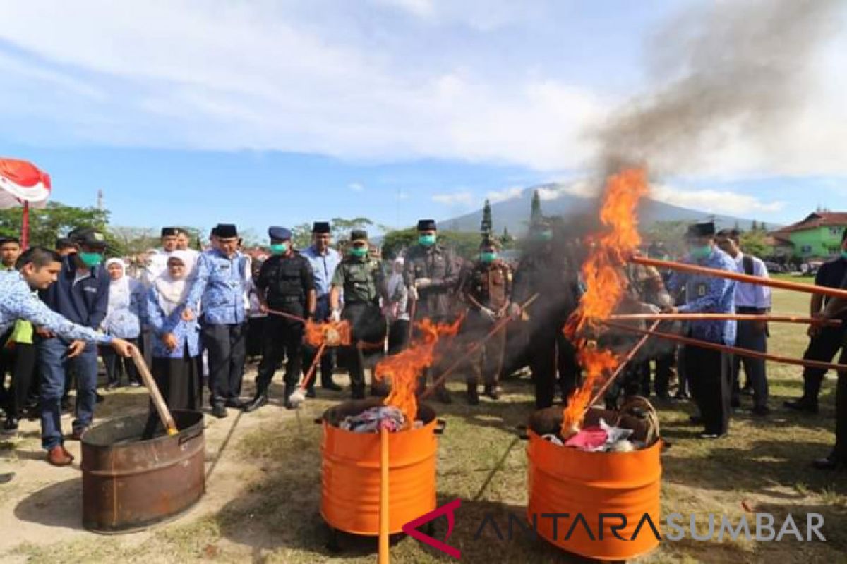 Padang Panjang musnahkan 6.735 keping KTP-E rusak