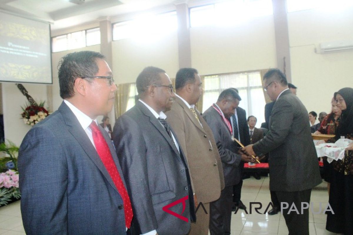 55 pejabat Papua lulus Diklat Pim II