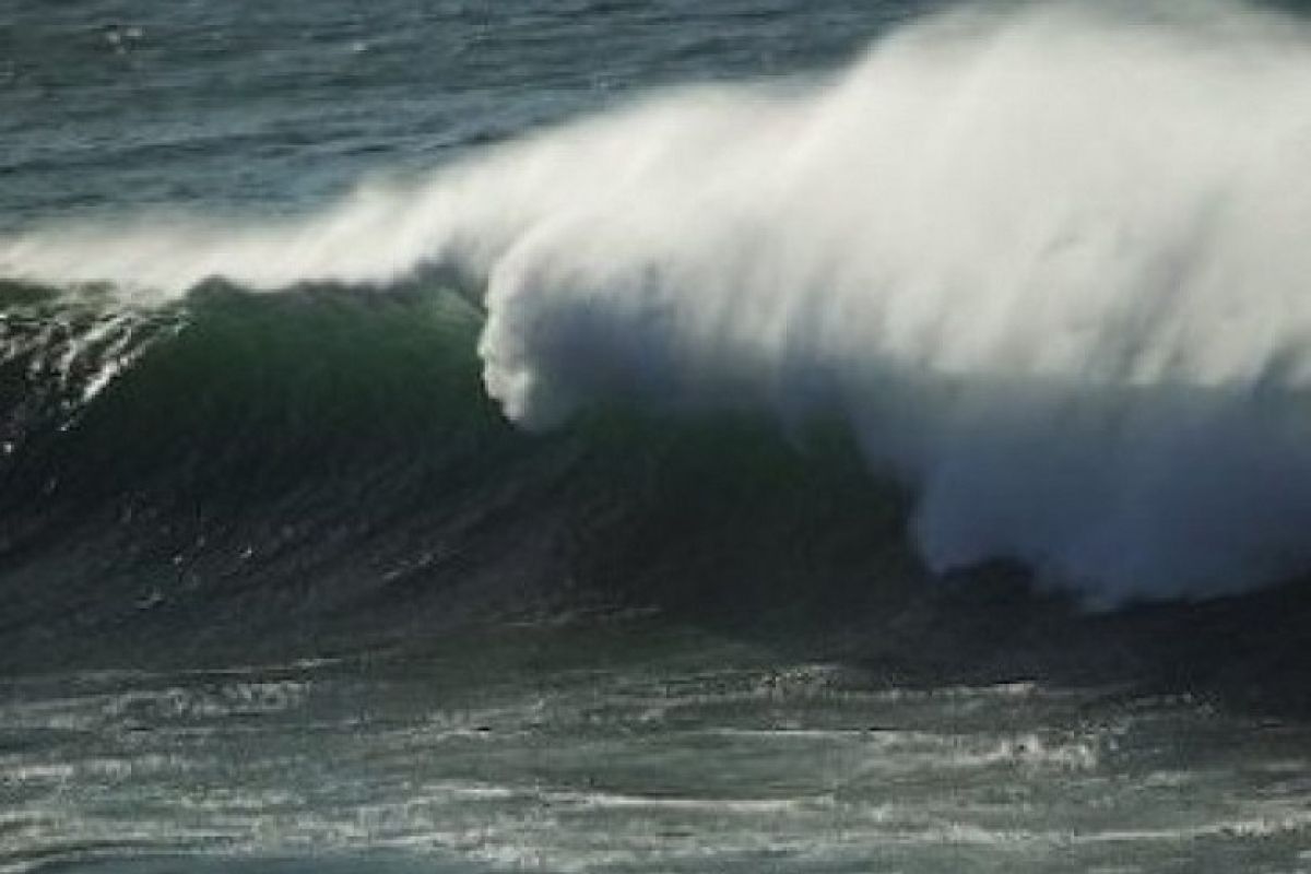 Peringatan BMKG, tinggi gelombang laut Selatan Jabar-DIY capai 6 meter
