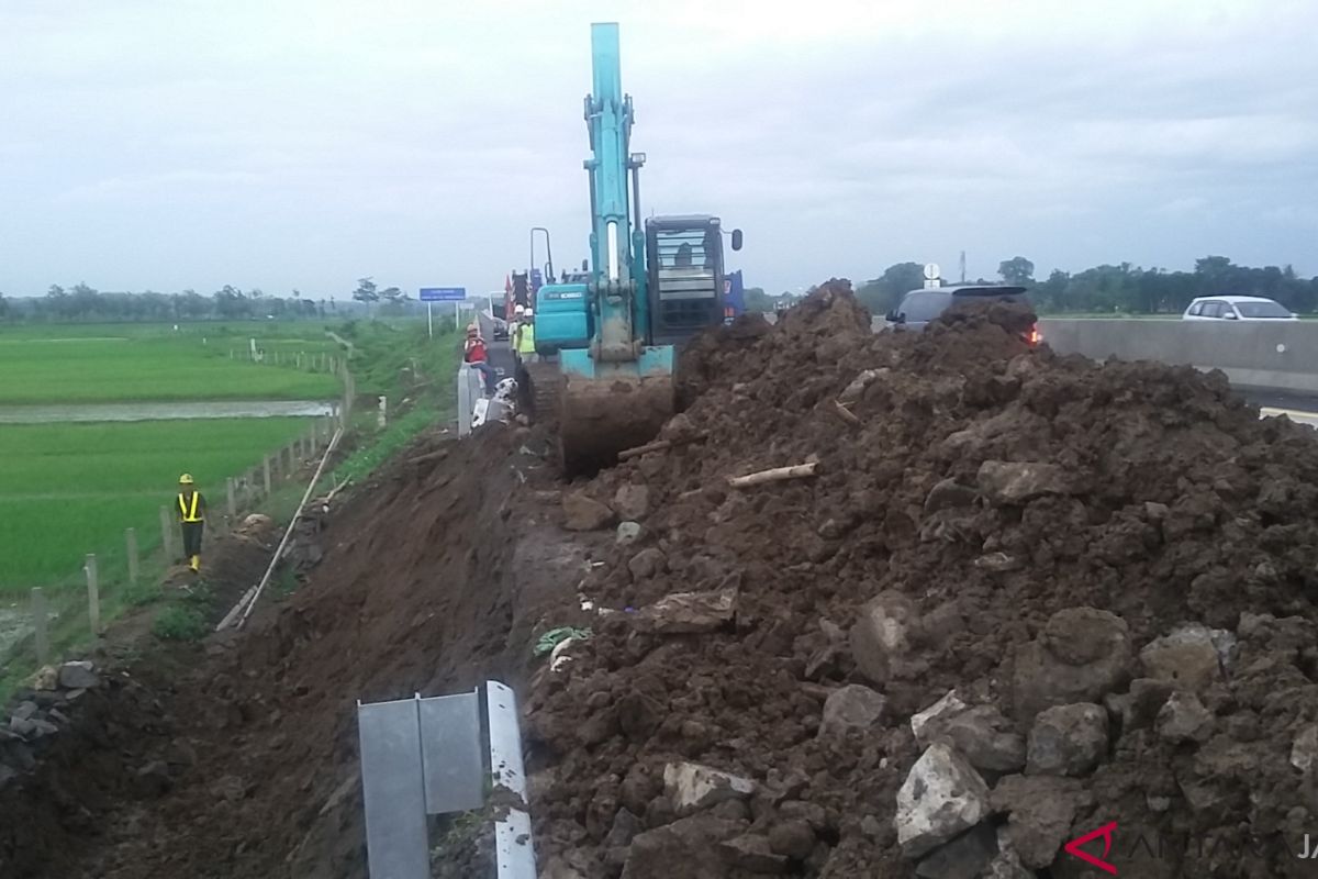 Perbaikan lereng Tol Salatiga-Kartasura ditargetkan empat hari