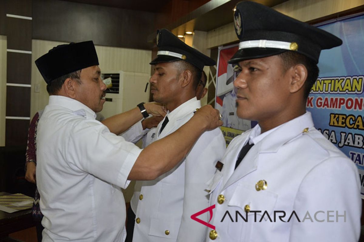 Geuchik gampong Simpang Lhee dan Teulaga tujuh dilantik