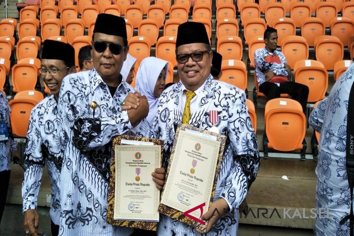 S Kalimantan Governor and Balangan Regent win Dwija Praja Nugraha