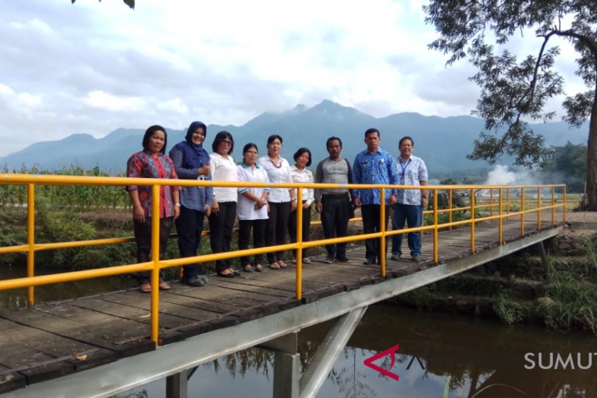 PT. TPL serahkan jembatan Lumban Manurung