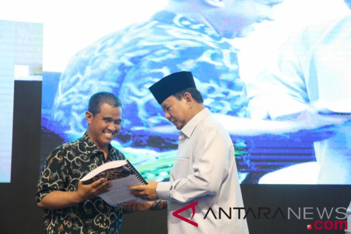Prabowo berikan buku Paradoks Indonesia untuk tuna netra
