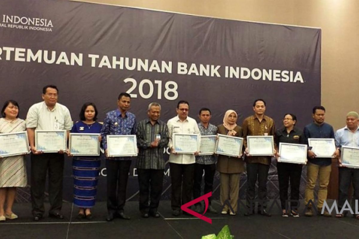 13 mitra Bank Indonesia Maluku terima award