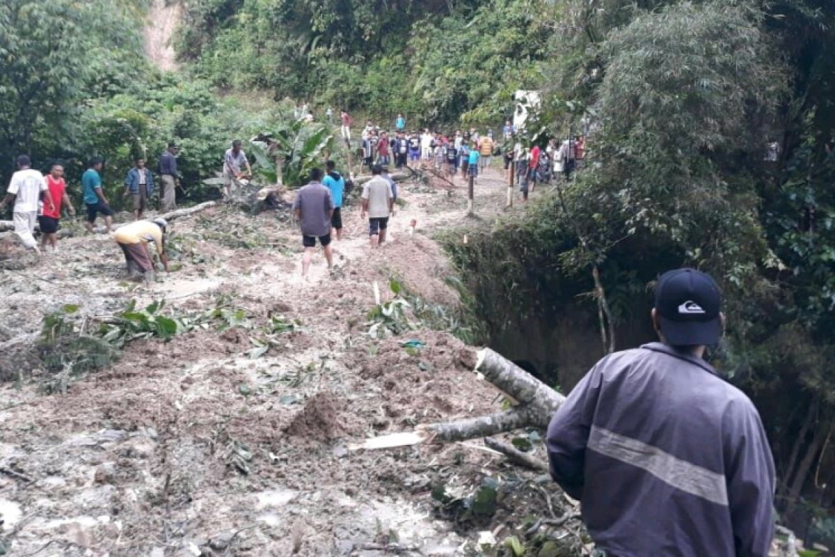 Pelajar tewas akibat longsor di Simalungun