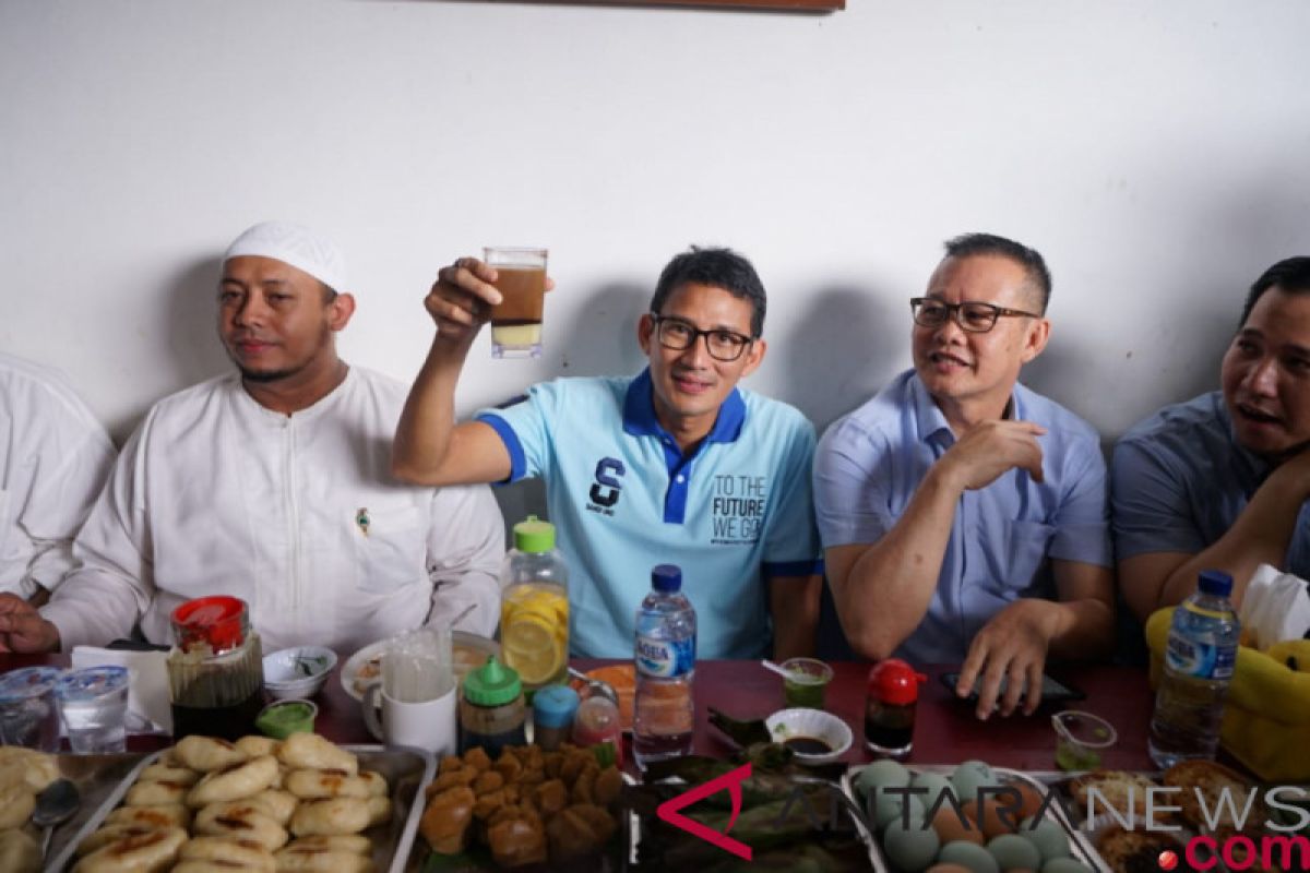 Sandiaga nikmati kuliner di Pasar Kuto Palembang