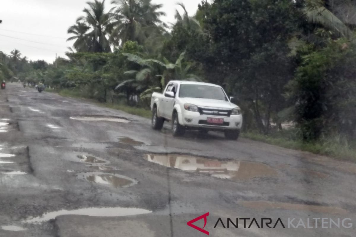 DPRD Kotim prihatin kerusakan jalan membahayakan pengendara