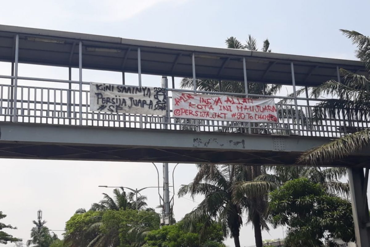 Satpol tunggu perintah tertibkan spanduk dukungan Persija