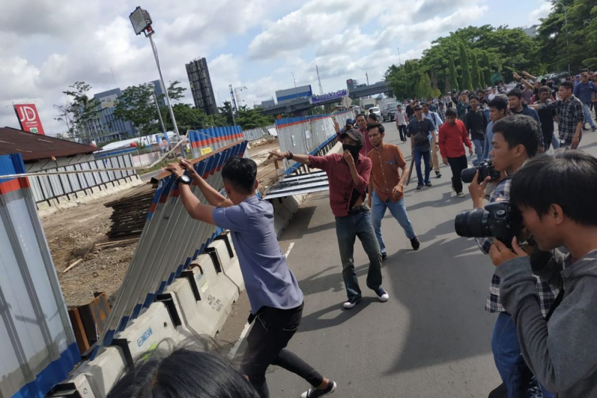 Hari HAM di Makassar diwarnai aksi anarkis