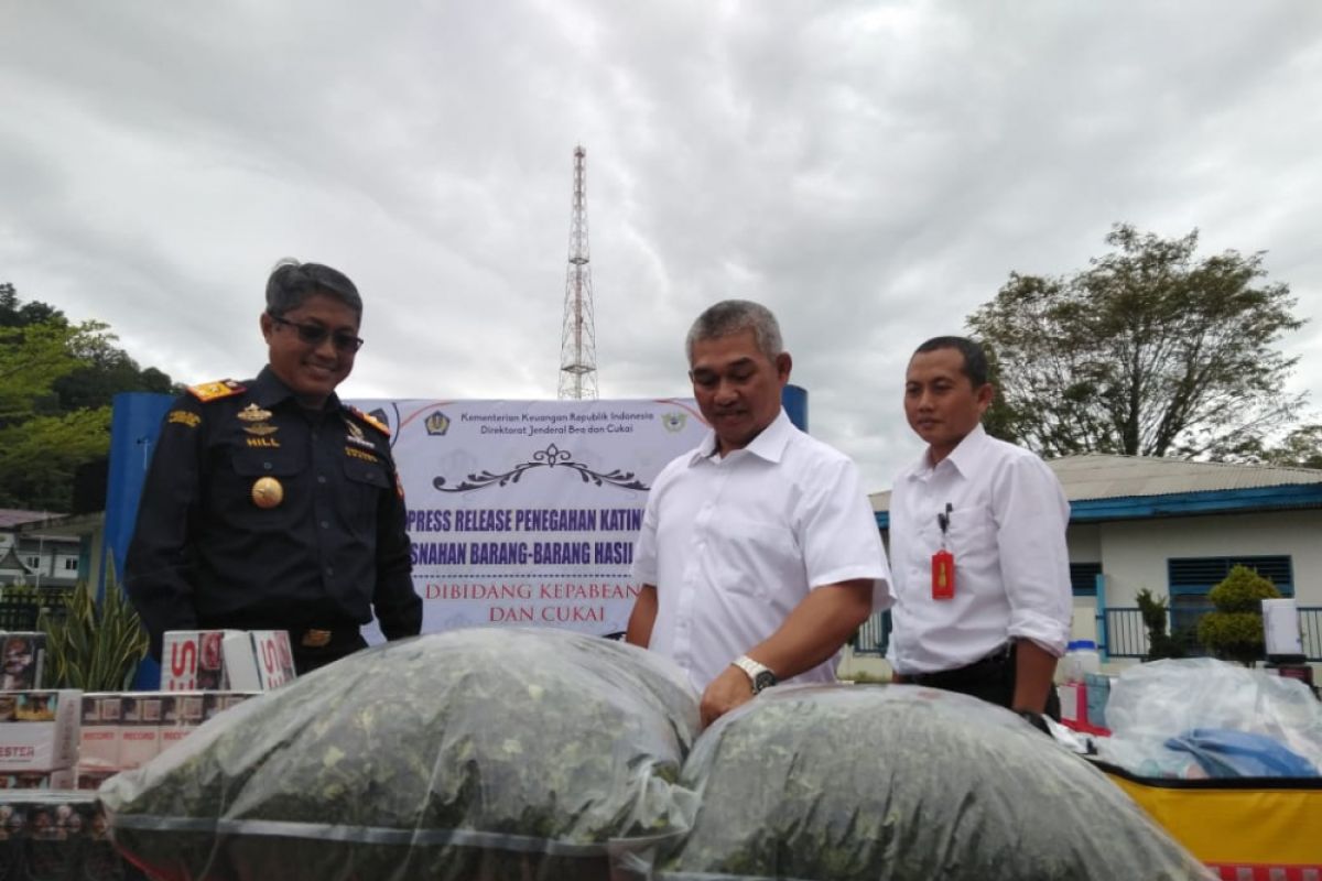 BEA cukai Padang musnahkan barang bukti narkoba jenis katinon