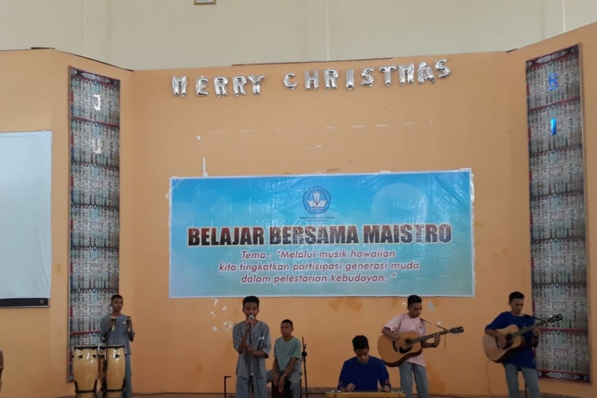 Siswa di Ambon pentas belajar bersama maestro