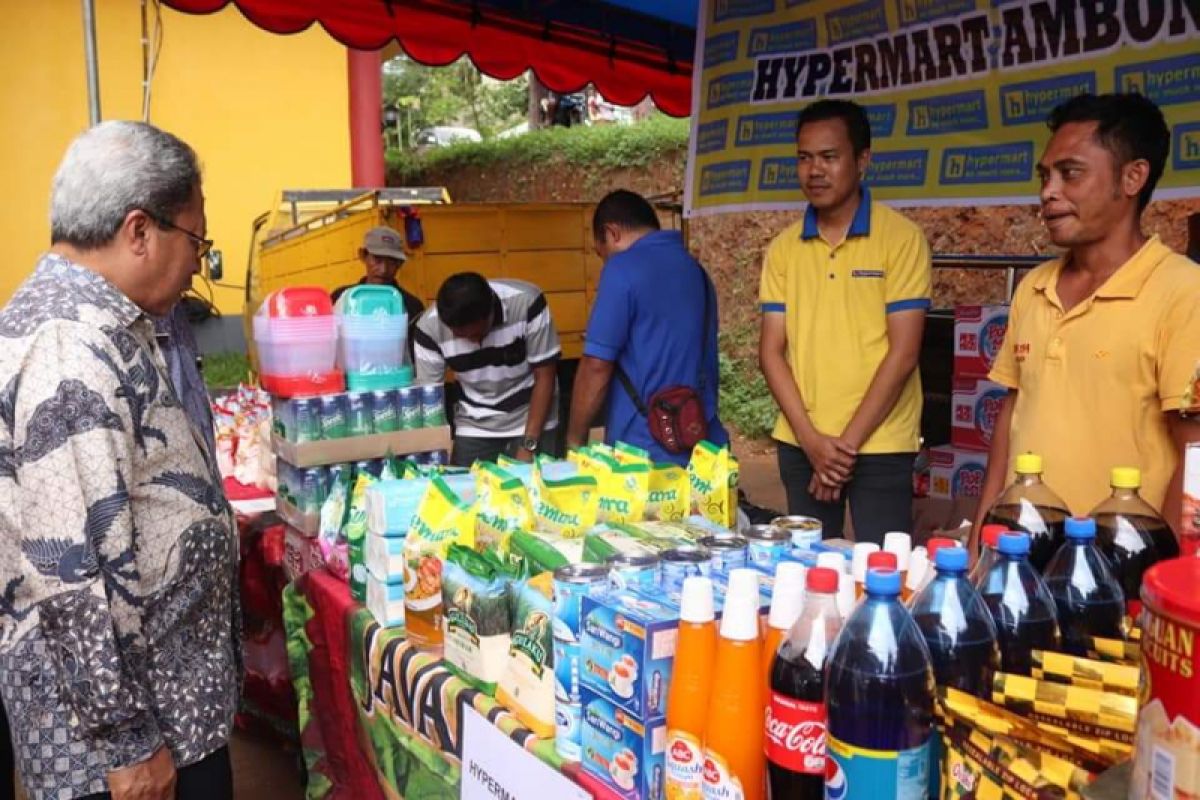 Pasar murah pemkot Ambon tekan harga kebutuhan pokok