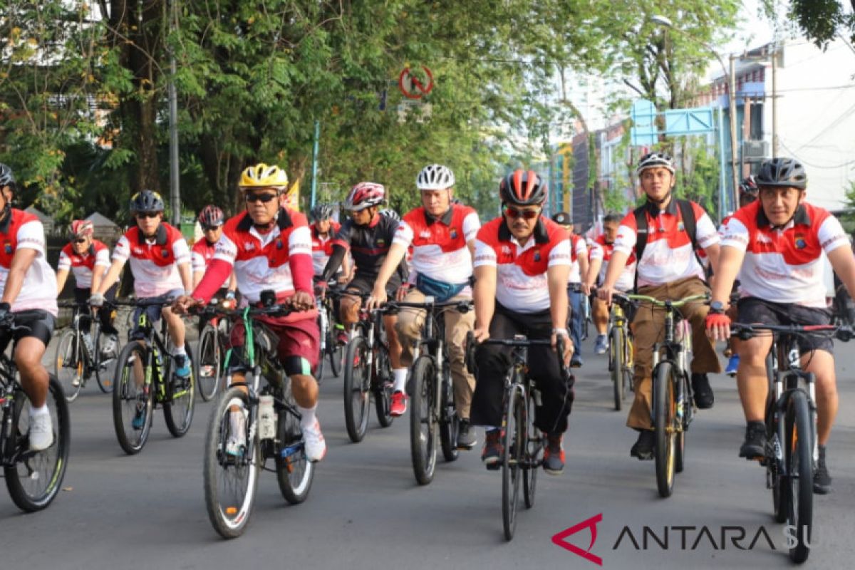 Kapolda Sumut gowes keliling Medan dan ajak ciptakan pemilu damai