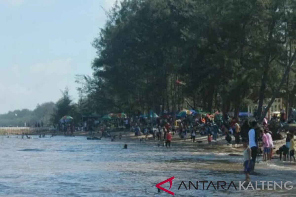 Pantai Sungai Bakau diperkirakan dipadati 20.000 wisatawan saat pergantian tahun