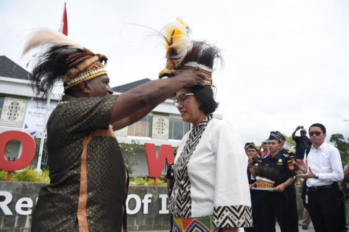 Minister Indrawati visits Indonesia-PNG border market
