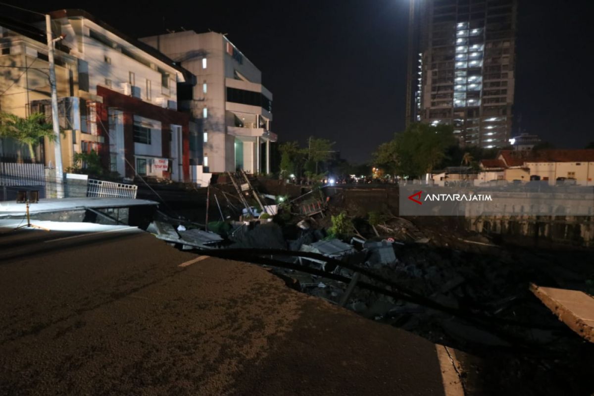 Police Confirm No Casualties In Gubeng Sinkhole Incident