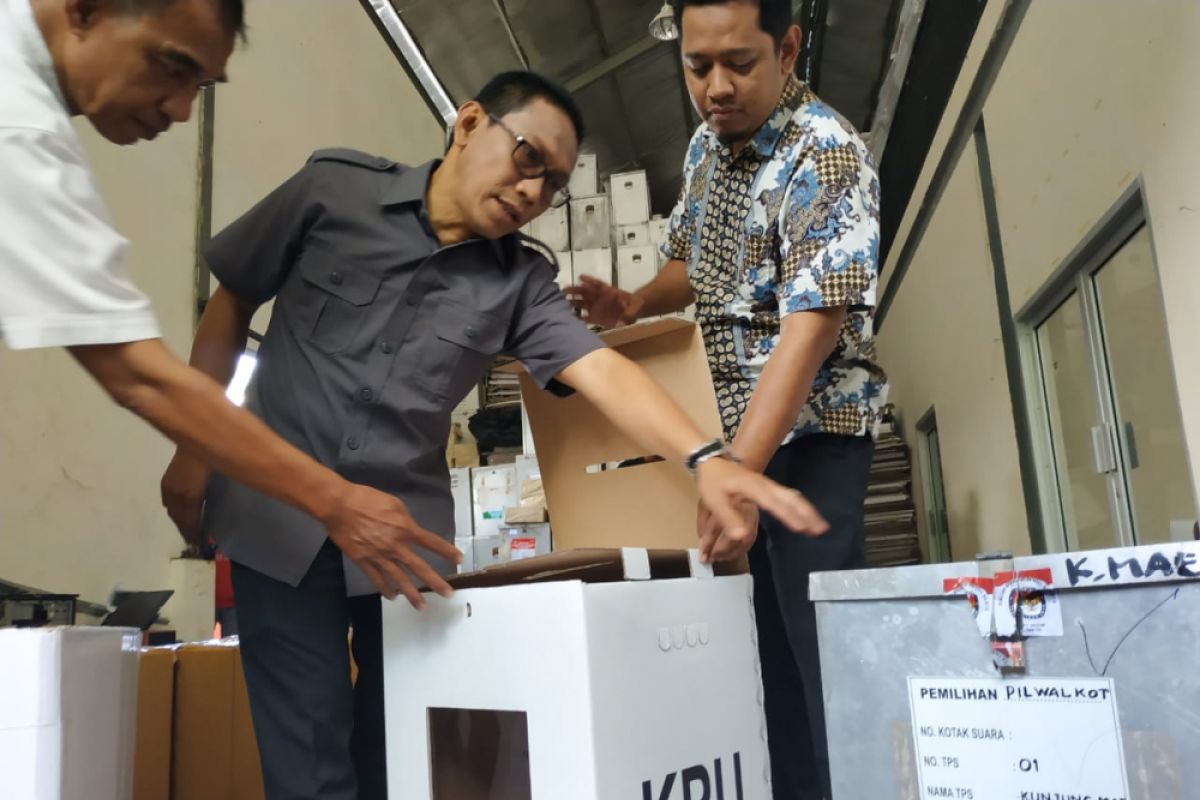 Bawaslu Sulsel tinjau penyimpanan logistik pemilu