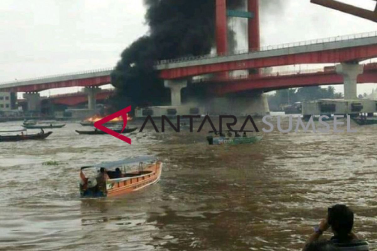 Satu orang hilang dan enam korban luka akibat kapal meledak di sungai musi