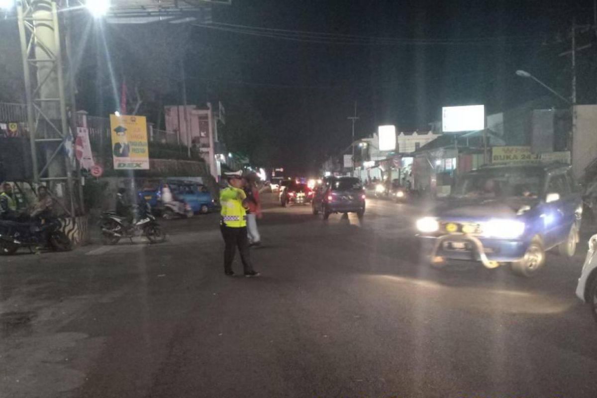 Jelang Natal jalur Puncak kembali dipadati kendaraan