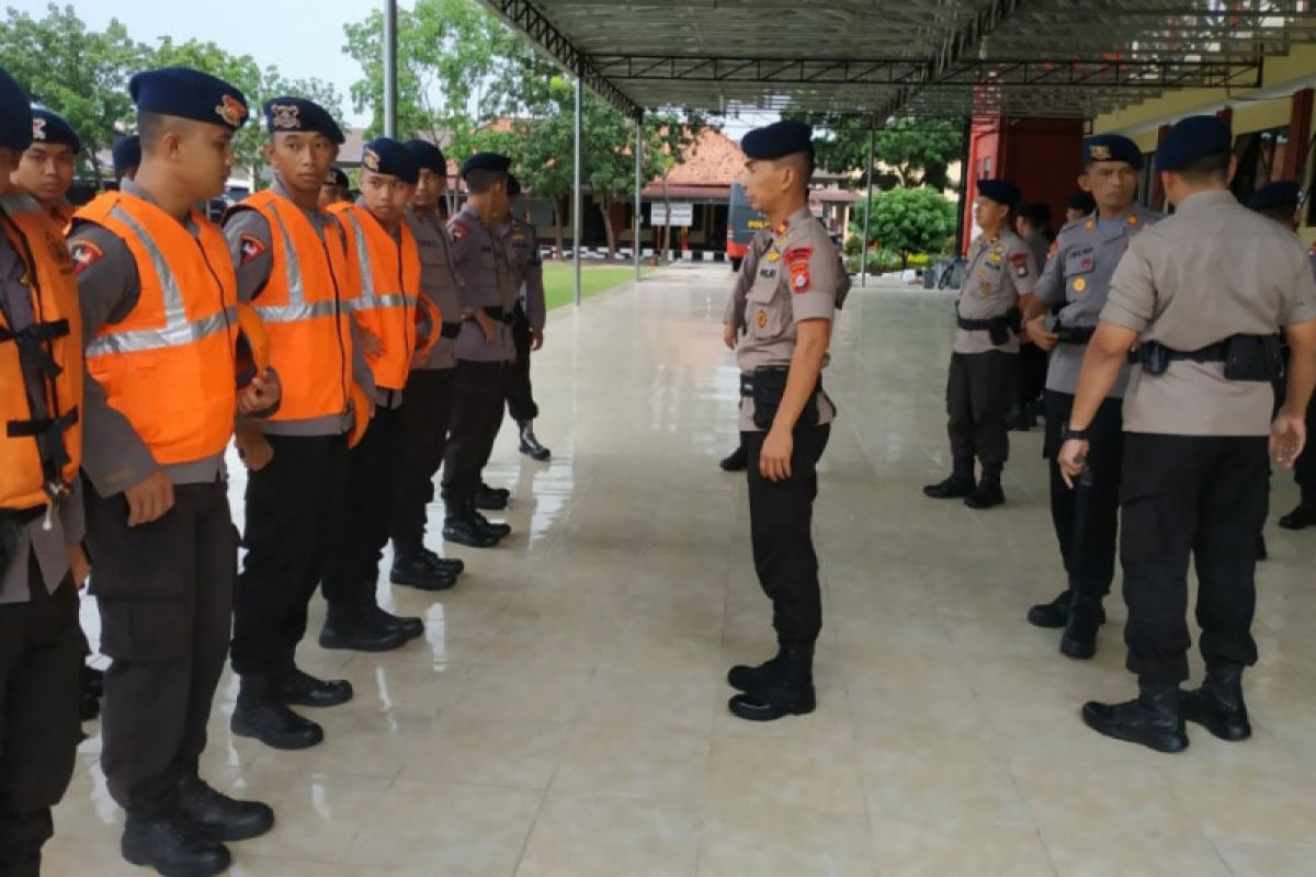 Polisi turunkan Brimob-Sabhara ke daerah terdampak terjangan gelombang