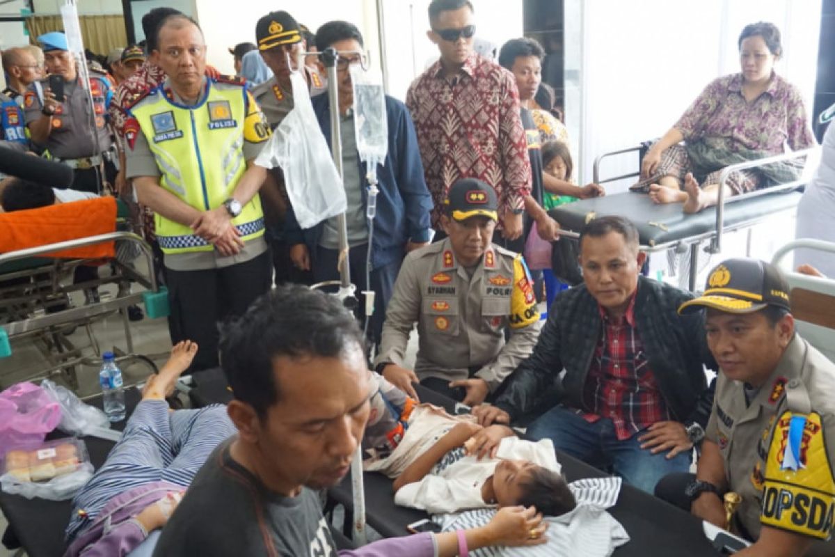 Kapolda Lampung jenguk korban tsunami di RSUD Bob Bazar
