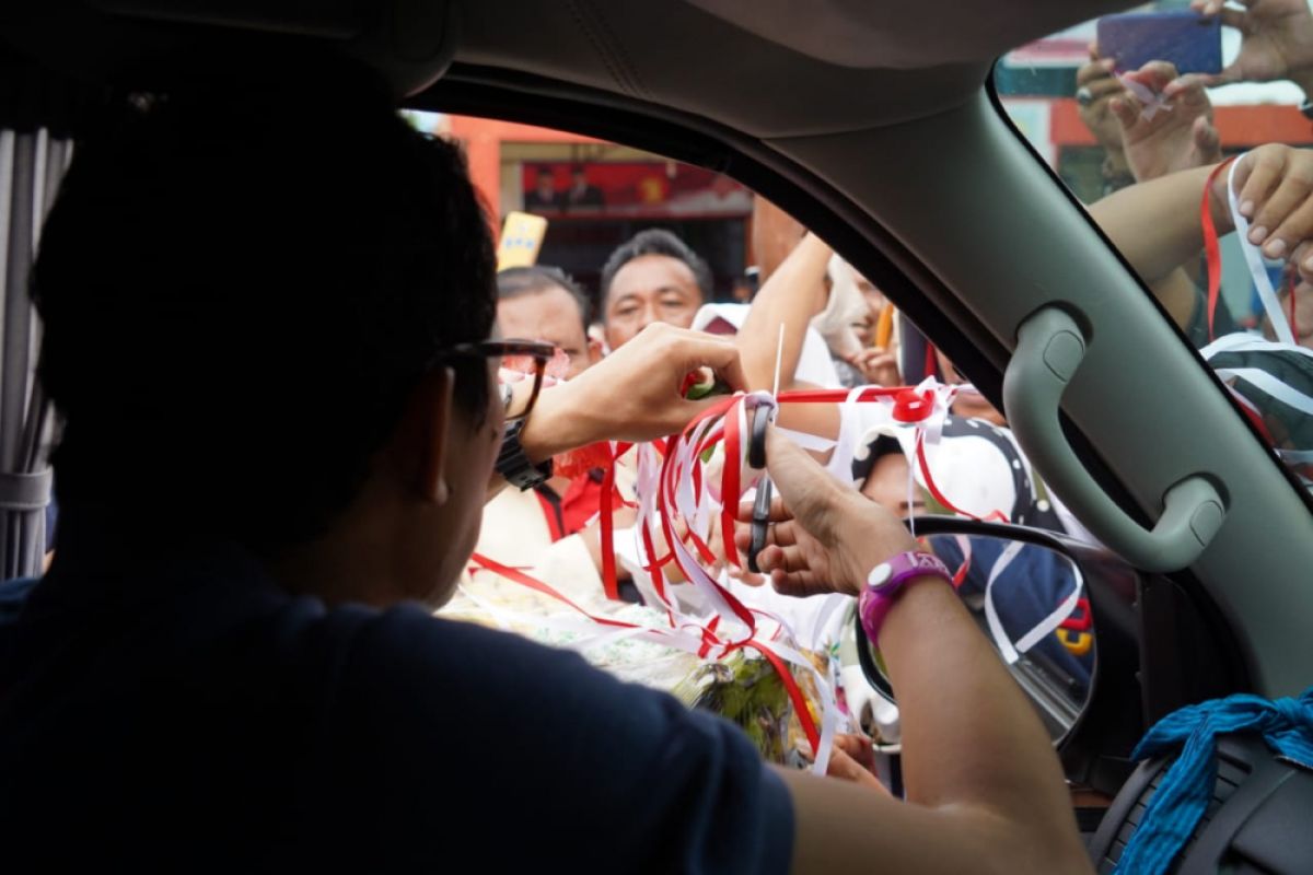 Sandiaga resmikan posko Capres dari dalam mobil di Jeneponto