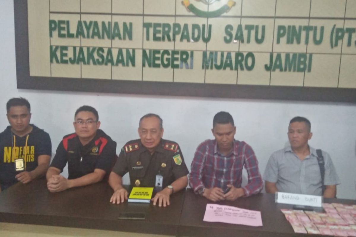 Pejabat BKD Muarojambi minta uang pelicin agar peserta lolos CPNS