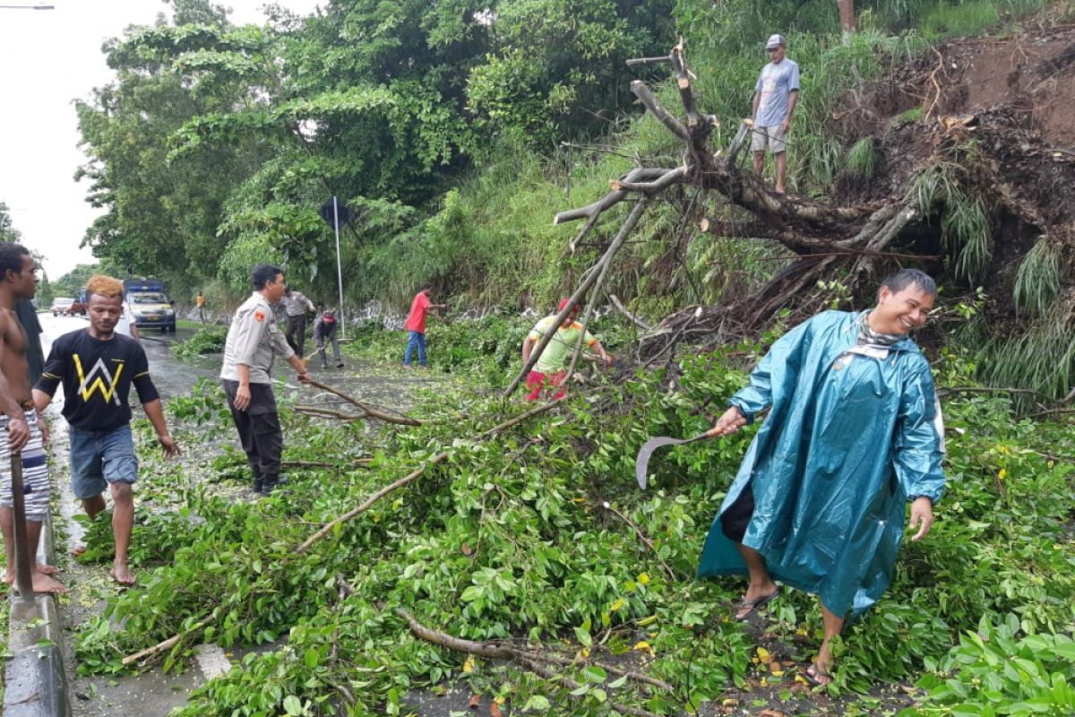 HMI Metro Bantu Korban Tsunami Selat Sunda di Lampung Selatan