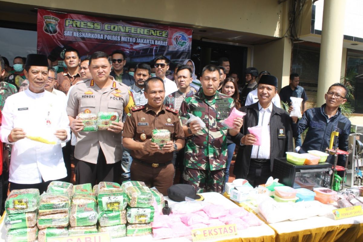 Tingkat kriminalitas narkoba Jakarta Barat menurun, barang bukti meningkat