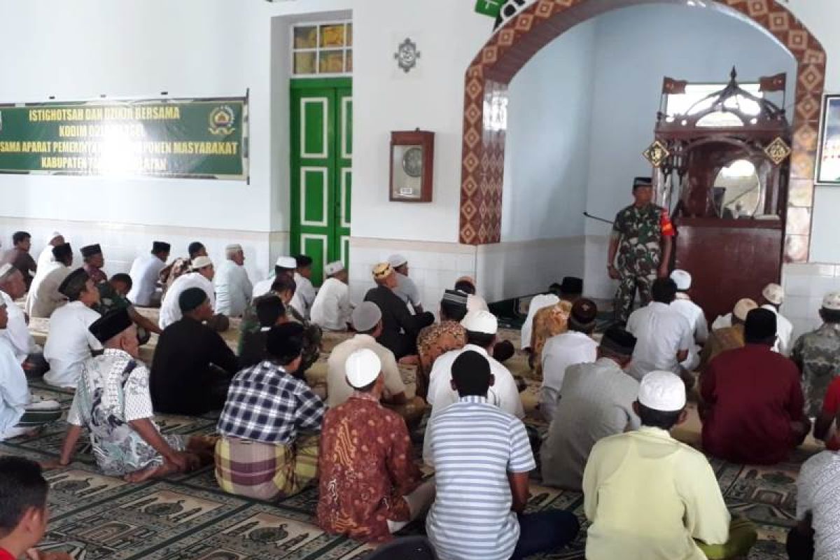 Koramil 03 Spirok Istighosah dan zikir bersama masyarakat