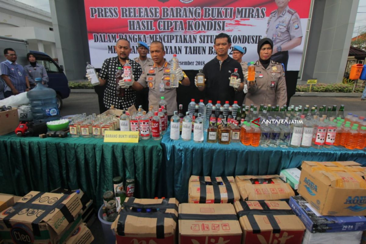 Polrestabes Surabaya Amankan Ribuan Botol Minuman Keras