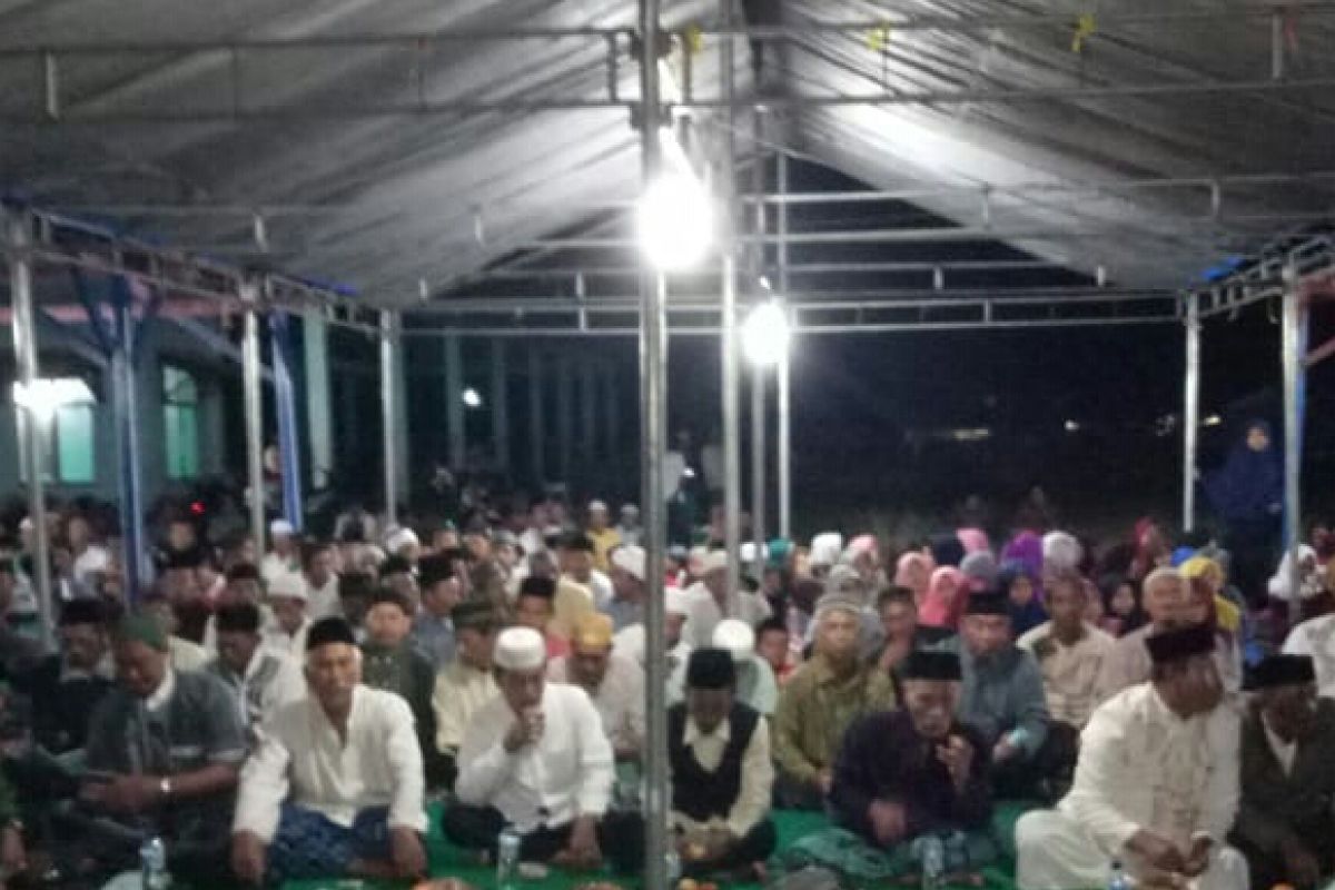 Warga Pesisir Lampung Timur Isigasah Malam Tahun Baru