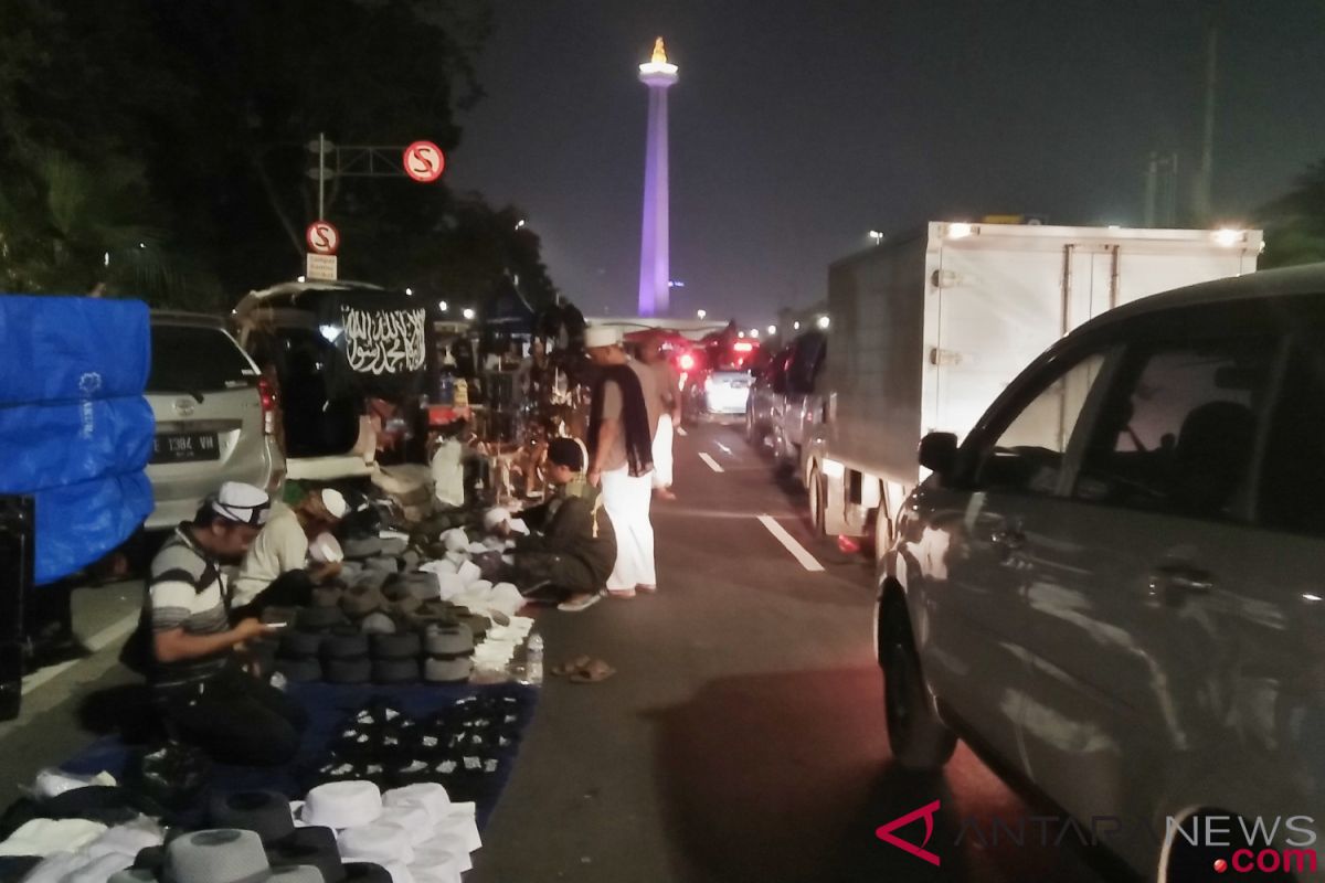 Pedagang menjamur dari Monas ke Istiqlal