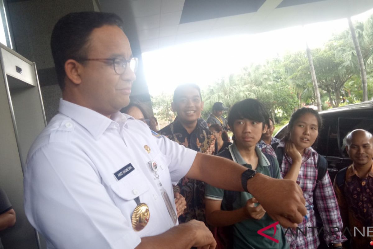 Anies gunakan jam tangan harga Rp142 ribu