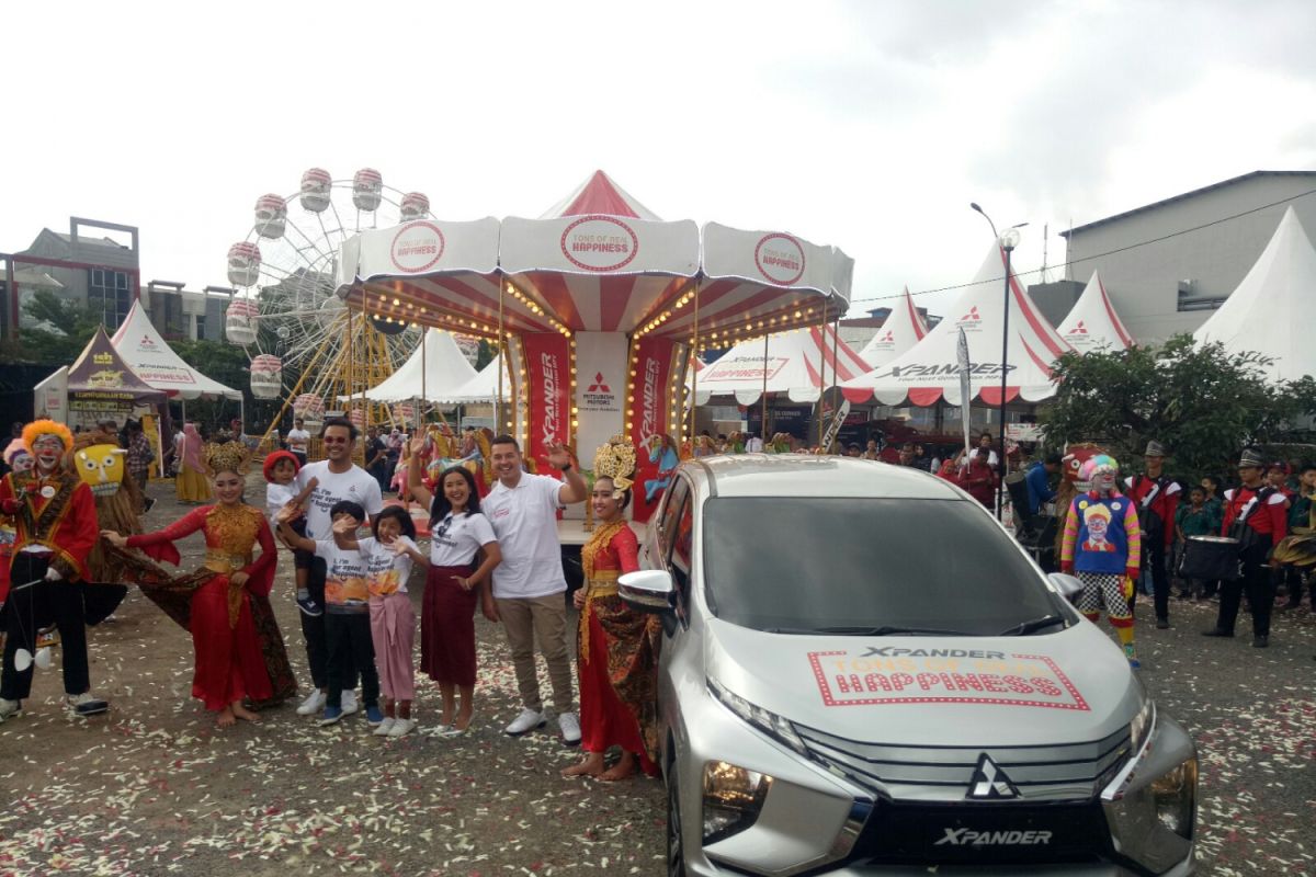"Xpander Tons of Real Happiness" sambangi Kota Kembang