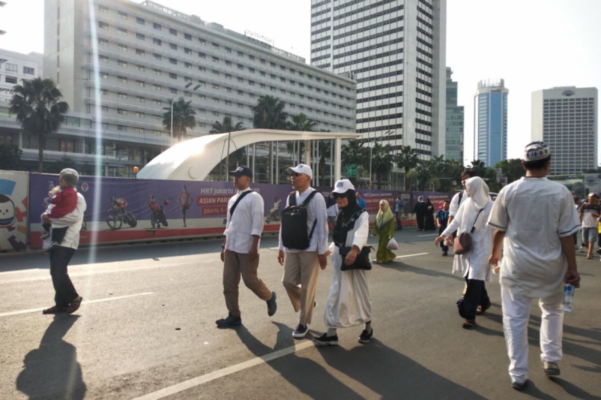Kumandangkan Shalawat Nabi, peserta Reuni 212 terus berdatangan ke Monas