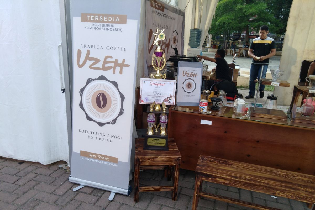 Uzeh juara pertama Festival Kopi Tebing Tinggi