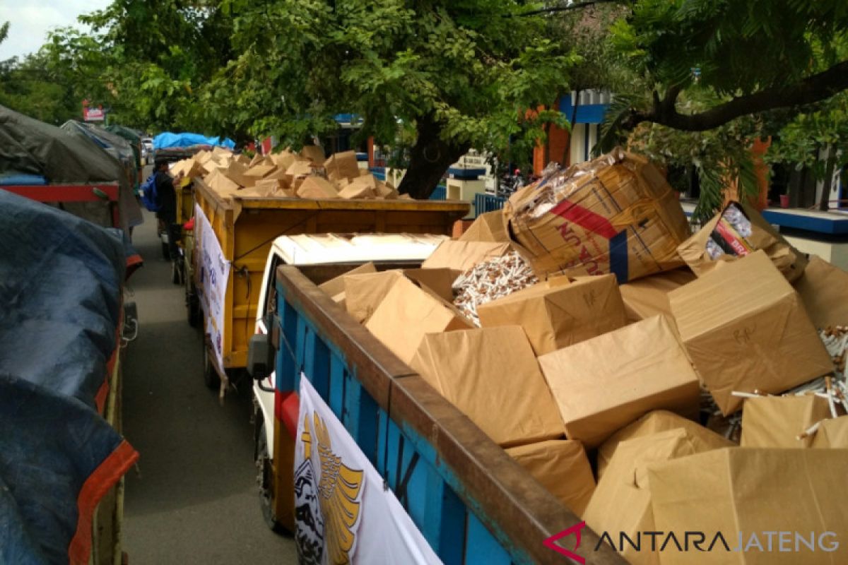 9,8 juta rokok ilegal di Kudus dimusnahkan (VIDEO)