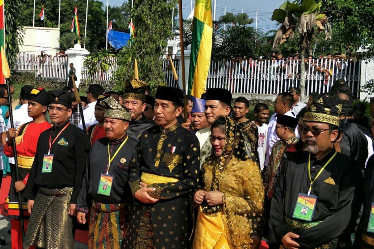 Presiden Jokowi terima gelar Datuk Seri Setia Amanah Negara